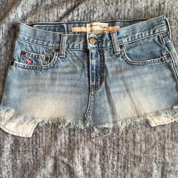 RARE Vintage Y2K Abercrombie & Fitch Denim Mini Skirt* Mint Condition * - Picture 3 of 6